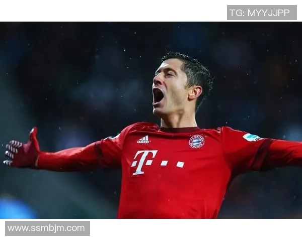 莱万在欧冠赛场表现惊艳10场打入12球领跑射手榜稳获金靴